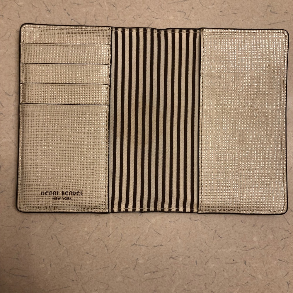 Henri Bendel wallet